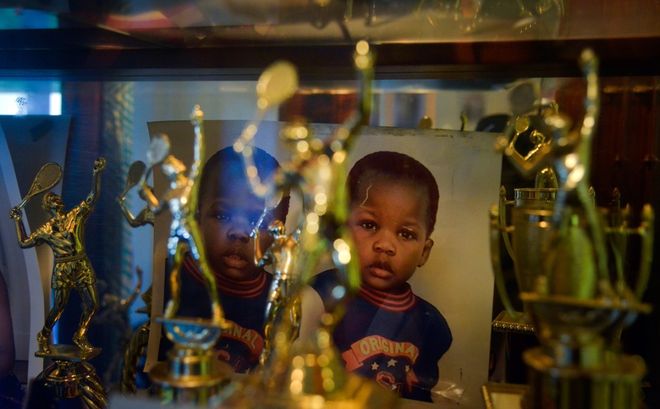 她们通过出 她们通过出