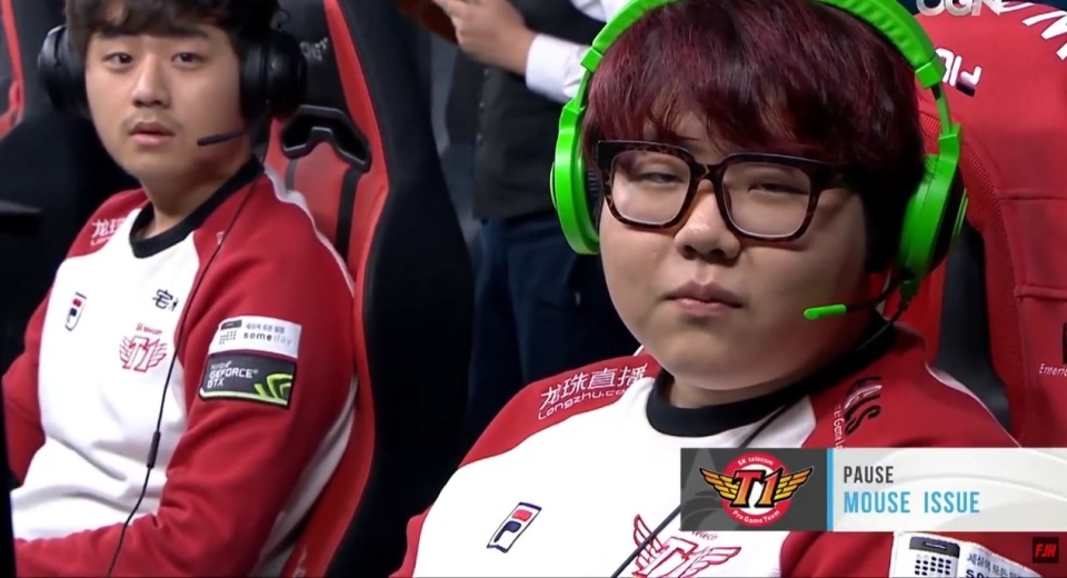 通过潜在引 通过潜在引